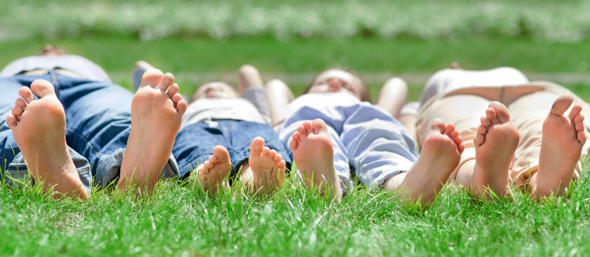 pies de familia descansando